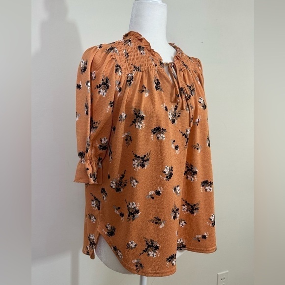 Melloday sz sm top in a pumpkin color with a floral print. Ruching front & back - Picture 1 of 16